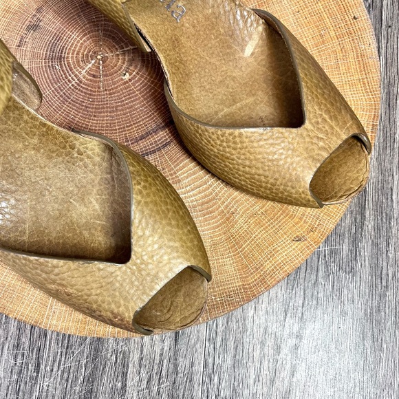 *Pedro Garcia | Pebble Leather Peep Toe Heels with Ankle Straps Size 8.5 - Picture 7 of 16